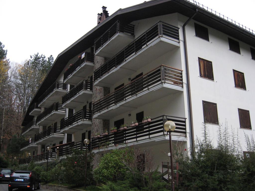 Le Tre Rose Montagna Leilighet Camigliatello Silano Eksteriør bilde